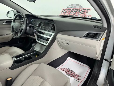 Used 2016 Hyundai Sonata SE image 12