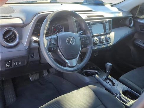 Used 2018 Toyota RAV4 LE image 10