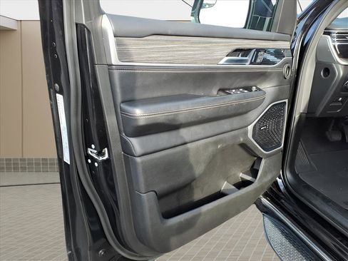 Used 2023 Jeep Wagoneer L Series III w/ Rear Seat Video Group 1 image 26