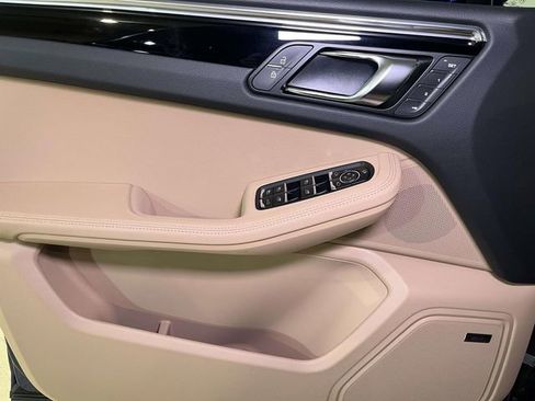 New 2026 Porsche Macan image 33