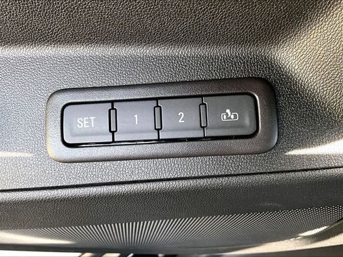 Used 2021 Chevrolet Equinox Premier FWD image 34