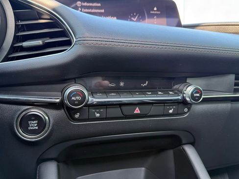 Used 2024 MAZDA MAZDA3 Hatchback w/Premium Plus Pkg image 18