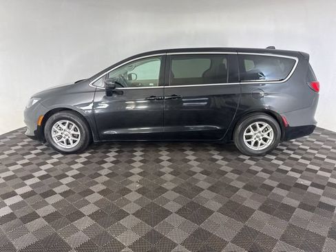Used 2023 Chrysler Voyager LX FWD image 8