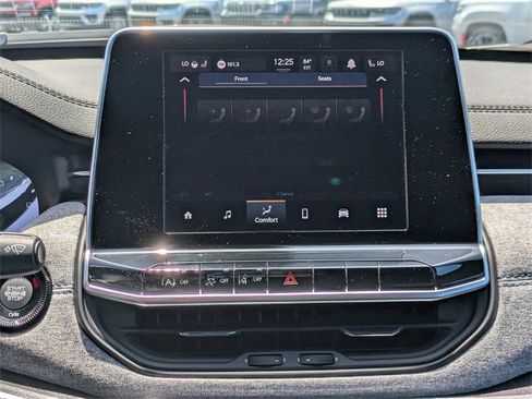 New 2025 Jeep Compass Latitude w/ Sun & Sound Group image 19