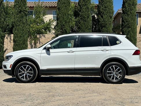 Used 2021 Volkswagen Tiguan SE w/ Panoramic Sunroof Package AWD/4WD image 7