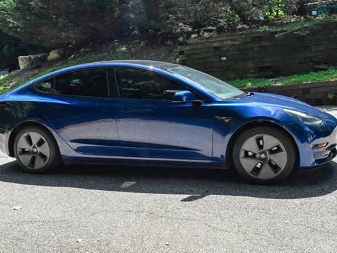 Used 2022 Tesla Model 3 Long Range AWD/4WD image 9