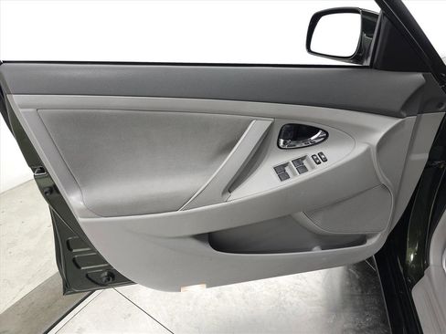 Used 2011 Toyota Camry LE image 11