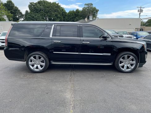 Used 2016 Cadillac Escalade ESV Luxury AWD/4WD image 6