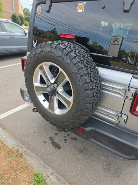 Used 2021 Jeep Wrangler Unlimited Sahara w/ Cold Weather Group AWD/4WD image 8