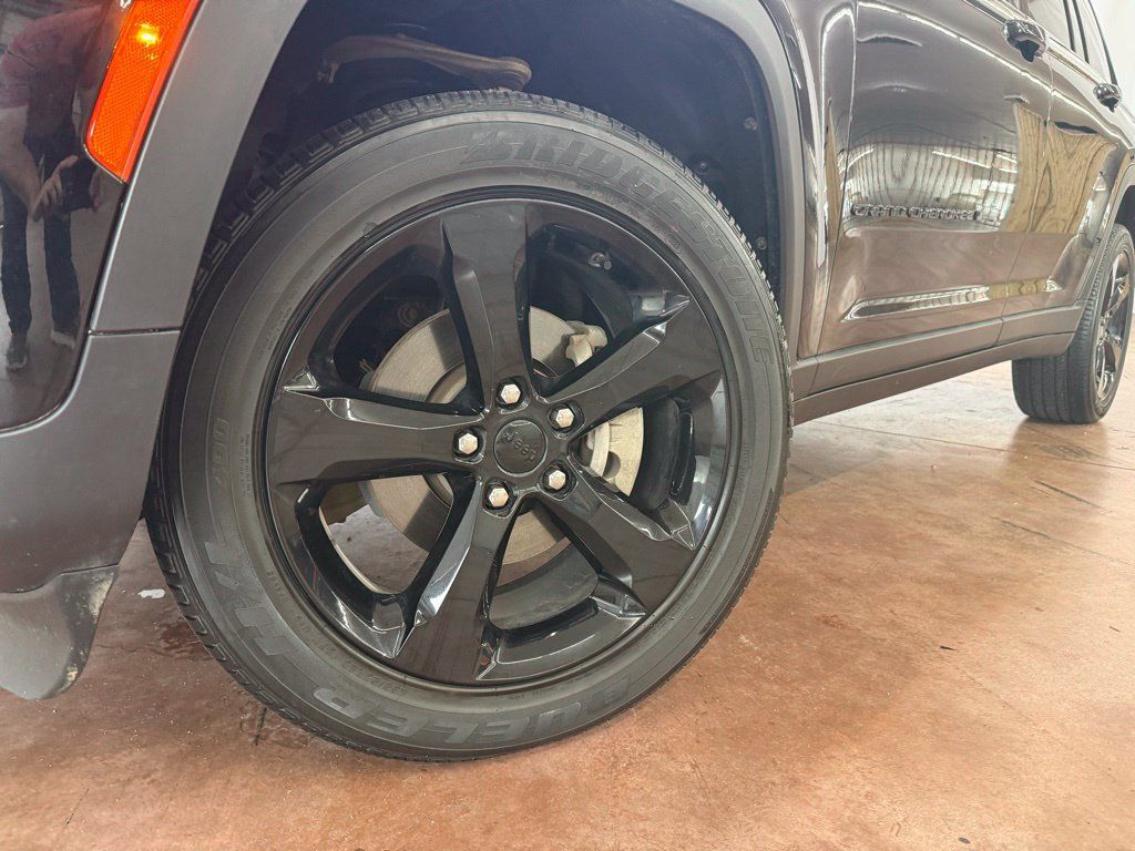 Used 2023 Jeep Grand Cherokee Altitude AWD/4WD image 20