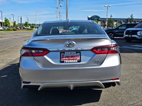 Used 2024 Toyota Camry SE FWD image 6