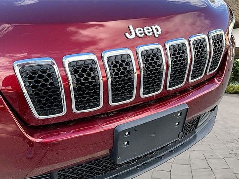 Used 2019 Jeep Cherokee Latitude Plus FWD image 24