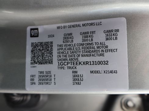 Used 2024 Chevrolet Colorado Trail Boss w/ Technology Package AWD/4WD image 42