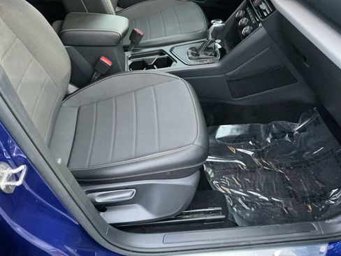 Certified 2023 Volkswagen Taos SE w/ Black Wheel Package image 31