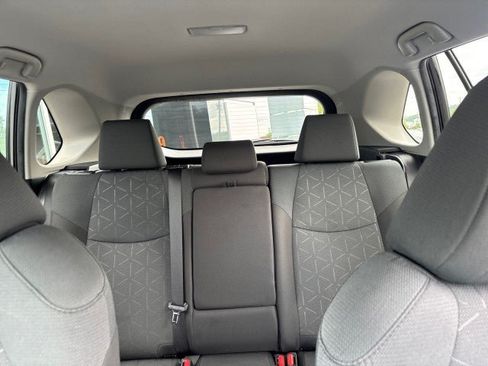 Used 2024 Toyota RAV4 XLE FWD image 30