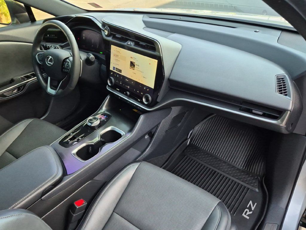 Used 2025 Lexus RZ 300e FWD image 18