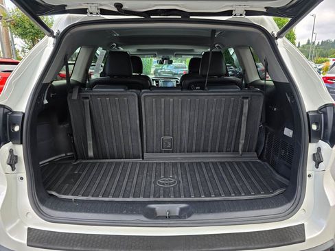 Used 2019 Toyota Highlander SE AWD/4WD image 5