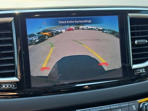 Certified 2023 Chrysler Pacifica Touring-L FWD image 38