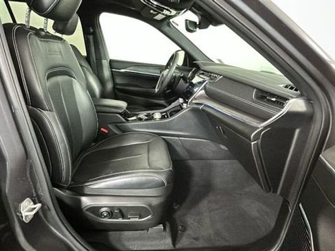 Used 2023 Jeep Grand Cherokee Overland AWD/4WD image 30