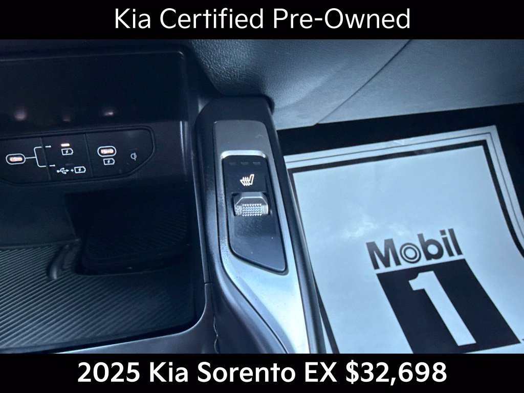 Certified 2025 Kia Sorento EX w/ Panoramic Sunroof Package AWD/4WD image 36