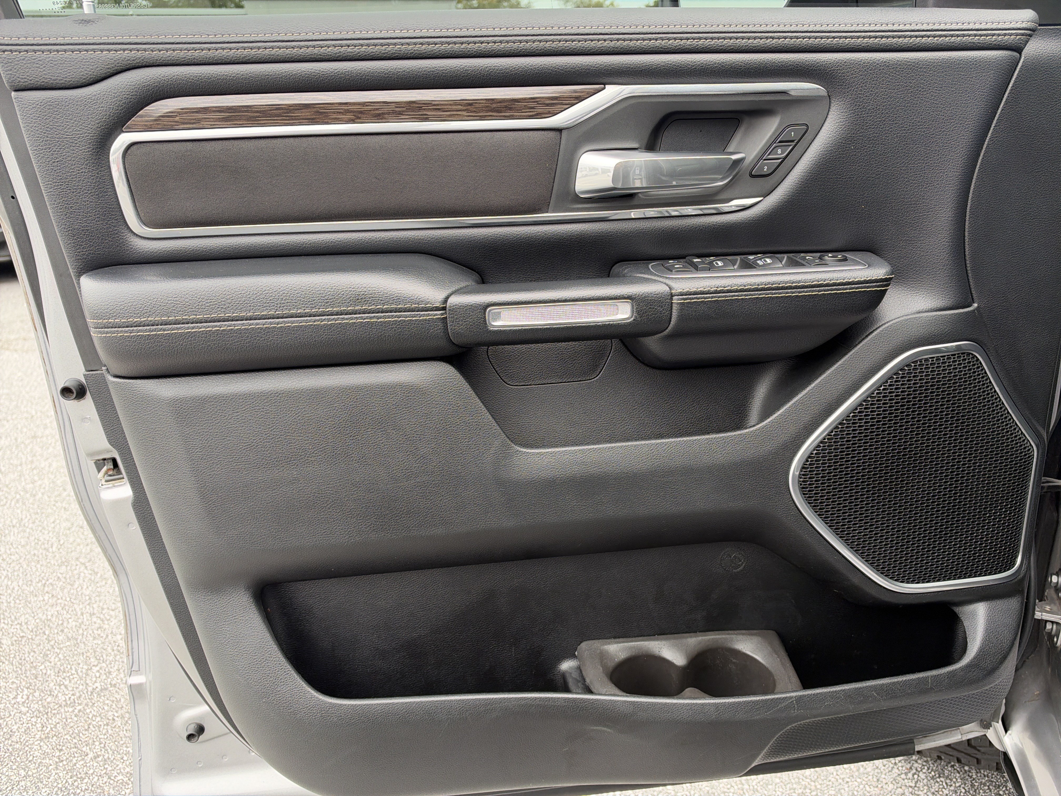 Used 2020 RAM 1500 Laramie AWD/4WD image 12