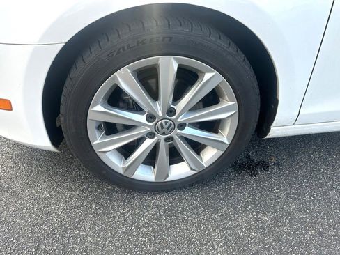 Used 2013 Volkswagen Golf TDI image 10