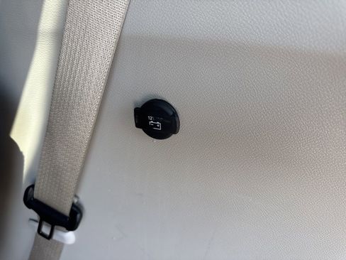 Used 2024 Chrysler Pacifica Touring-L image 13