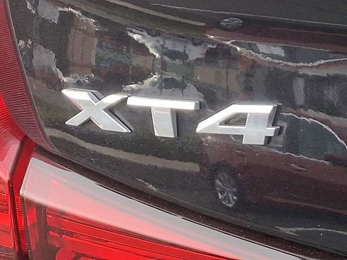 Certified 2022 Cadillac XT4 Luxury w/ Cold Weather Package image 34