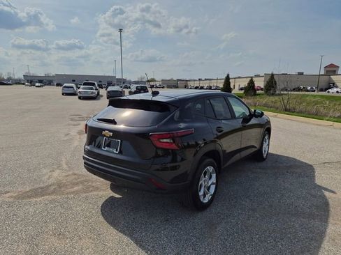 Used 2024 Chevrolet Trax LS w/ LS Convenience Package image 5