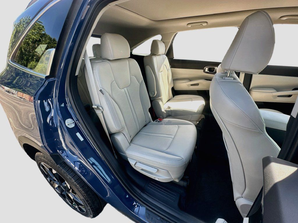 Certified 2025 Kia Sorento EX w/ Panoramic Sunroof Package FWD image 28
