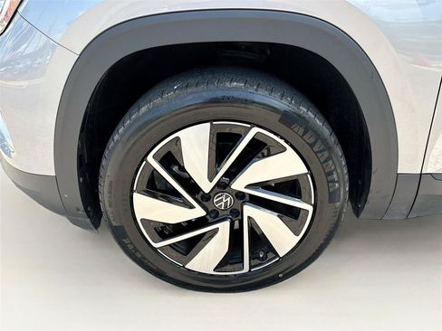 Used 2025 Volkswagen Atlas SE FWD image 32