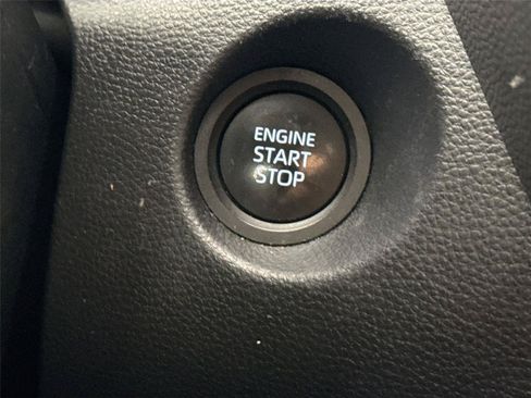 Certified 2025 Toyota Corolla Cross XLE FWD image 21