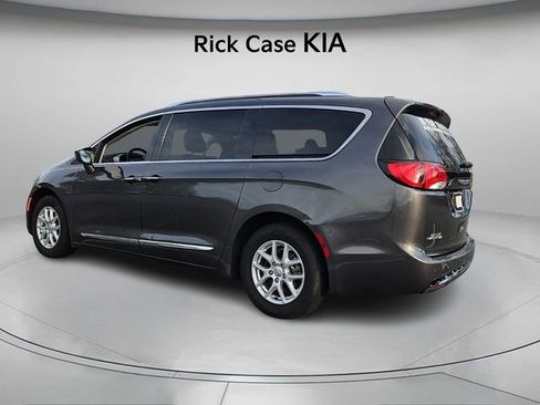 Used 2020 Chrysler Pacifica Touring-L image 7