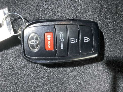 Used 2024 Toyota Highlander XLE AWD/4WD image 20