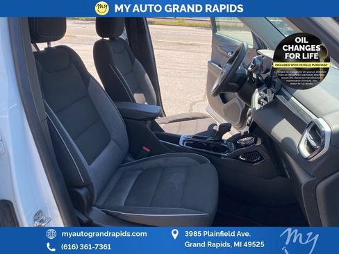 Used 2024 Chevrolet TrailBlazer LT AWD/4WD image 16