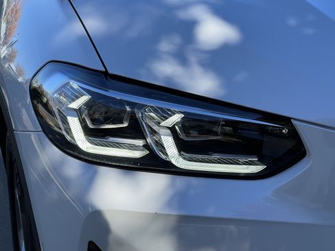 Used 2024 BMW X4 xDrive30i w/ Premium Package image 11