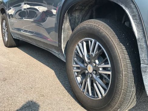 Used 2026 Chevrolet Traverse LT FWD image 12