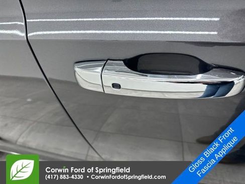 Used 2022 Chrysler 300 Touring w/ Sport Appearance Package image 8