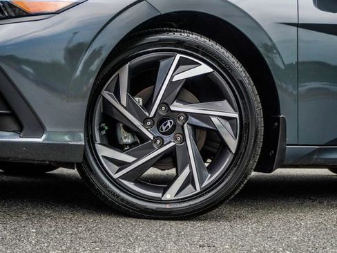Certified 2025 Hyundai Elantra SEL FWD image 3