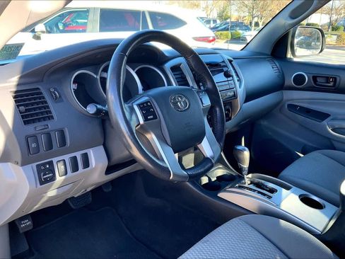 Used 2012 Toyota Tacoma PreRunner image 16