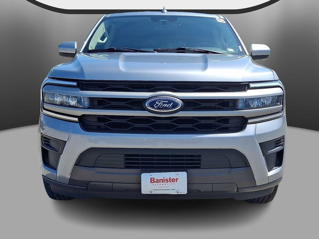 Used 2024 Ford Expedition XLT AWD/4WD image 2