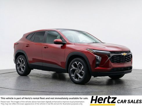 Used 2025 Chevrolet Trax LT FWD image 1