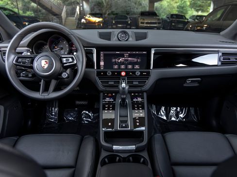 Certified 2026 Porsche Macan AWD/4WD image 41