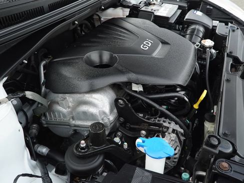 Used 2016 Hyundai Veloster FWD image 32