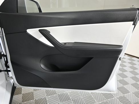 Used 2022 Tesla Model Y Performance image 13