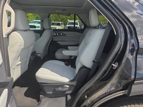 Certified 2025 Ford Explorer Platinum w/ Ultimate Package AWD/4WD image 10