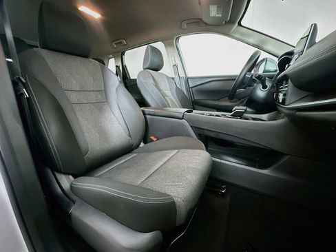 Used 2025 Nissan Rogue SV FWD image 30
