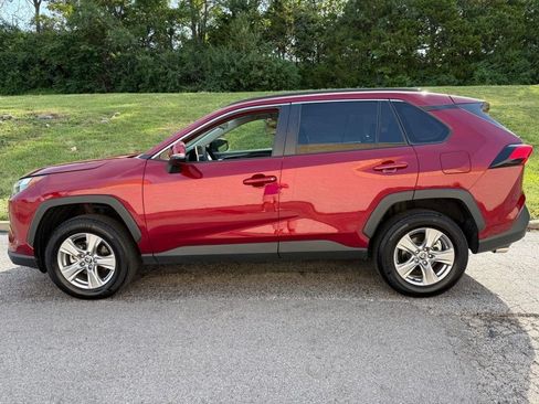 Used 2025 Toyota RAV4 XLE AWD/4WD image 2
