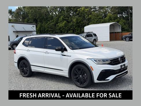 Used 2022 Volkswagen Tiguan SE R-Line FWD image 1