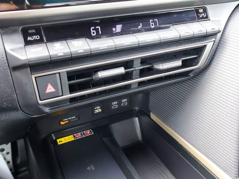 Used 2025 Toyota Camry SE FWD image 15